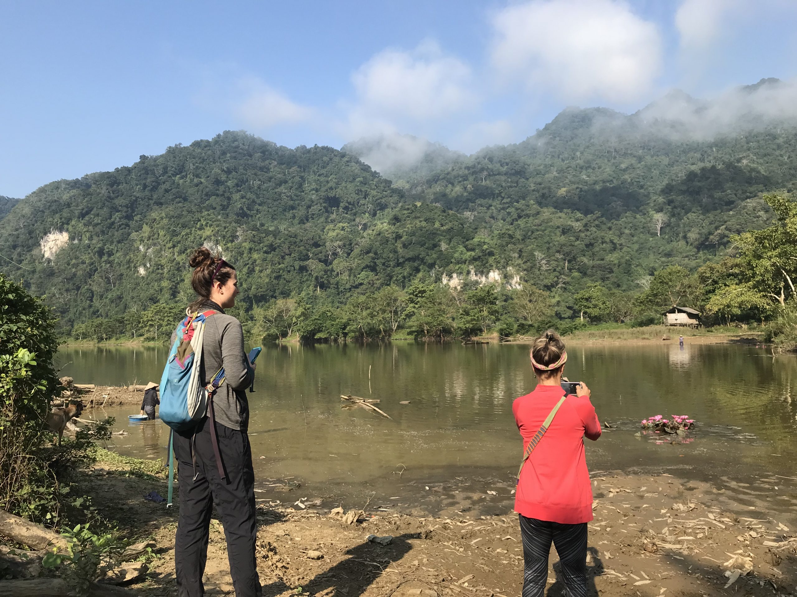 Hiking in Ba Be national park 